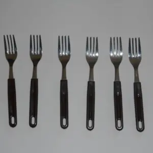 Forchetta da tavola vintage con manico in plastica